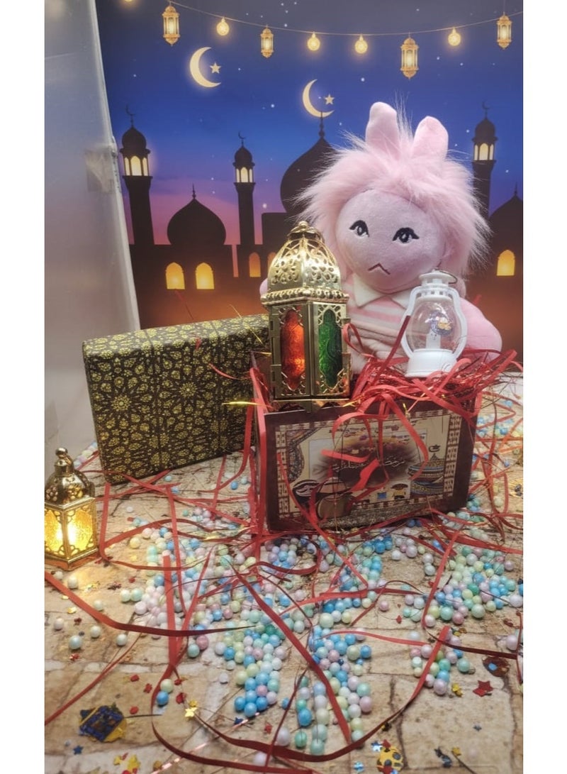 بوكس هدايا + 3 قطع ( دبدوب فرو عروسة + فانوس ابيض 10 سم + فانوس ذهبي) - Image 1